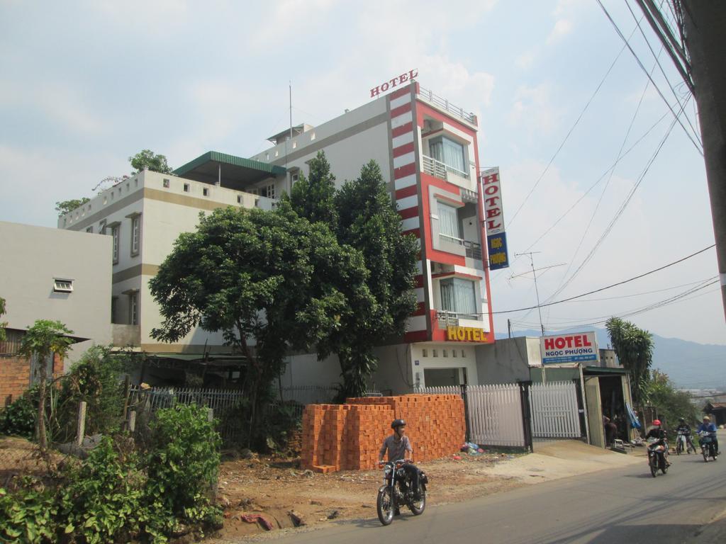 Ngoc Phuong Hotel Bao Loc Exterior photo